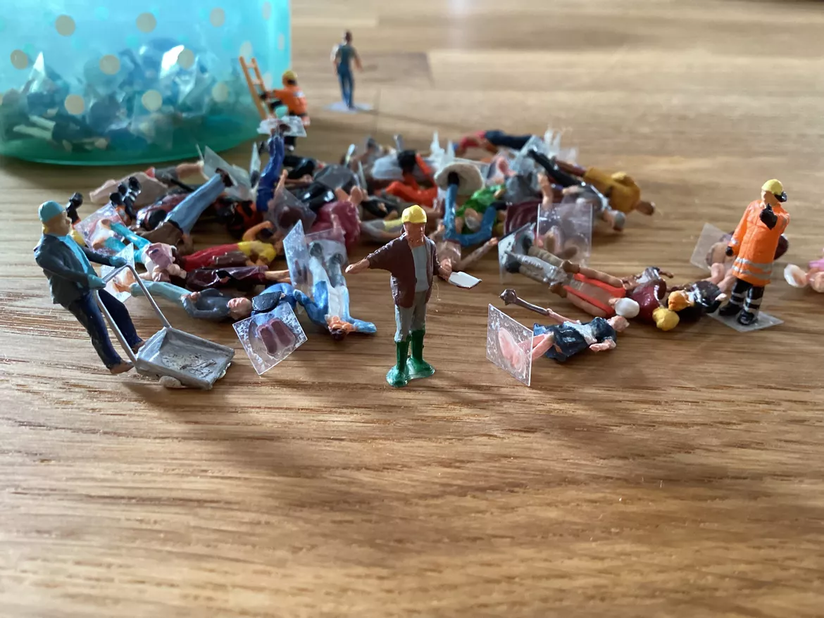 Bild in der Beschreibung des Unterrichtsmaterials Erzählen mit Miniaturfotos - Fotografieren im Kunstunterricht von Sterntaler #1