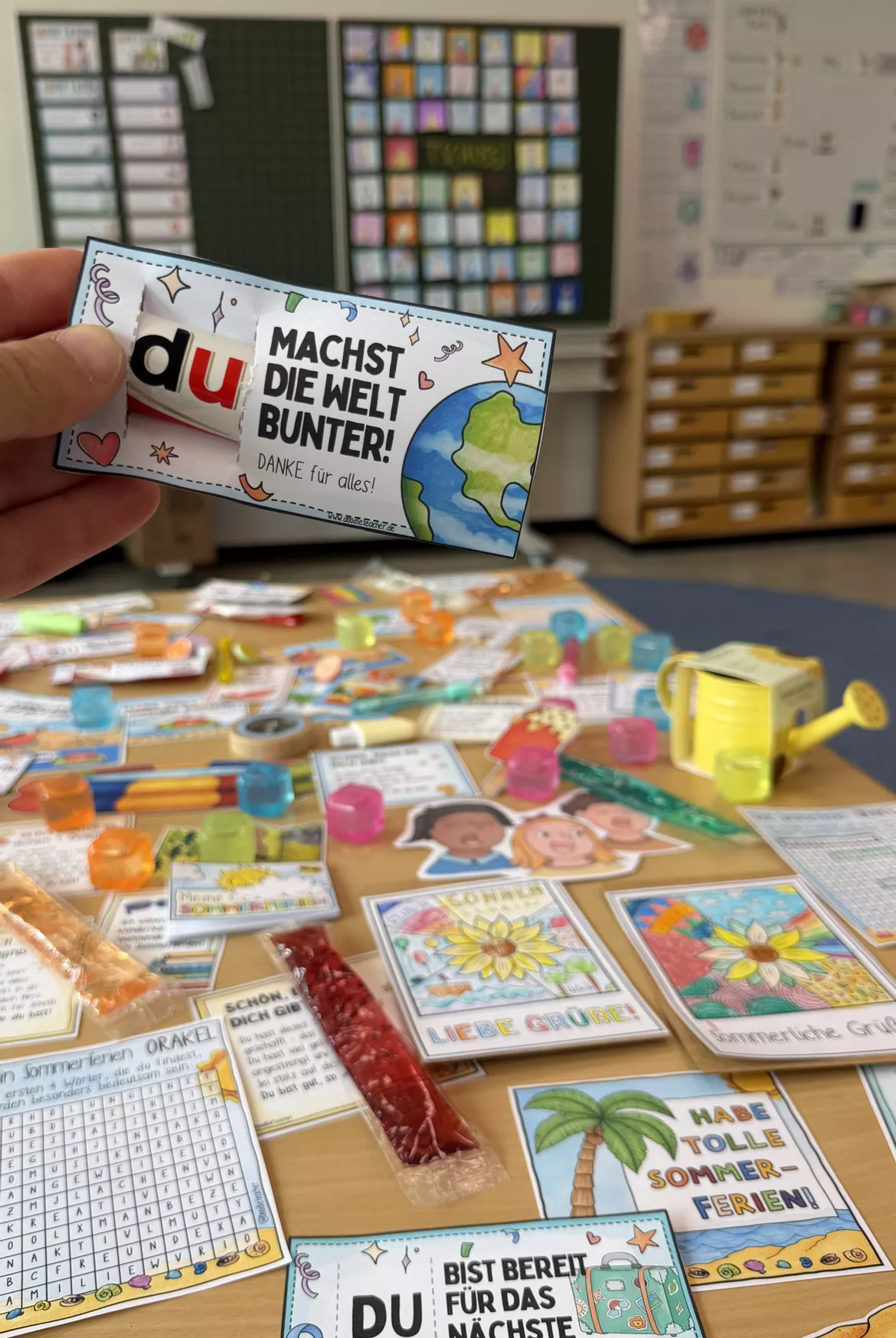 Bild in der Beschreibung des Unterrichtsmaterials Abschied Grundschule - Abschiedsgeschenke & Grüße PAKET / Schuljahresende Sommerferien von Doodleteacher #1