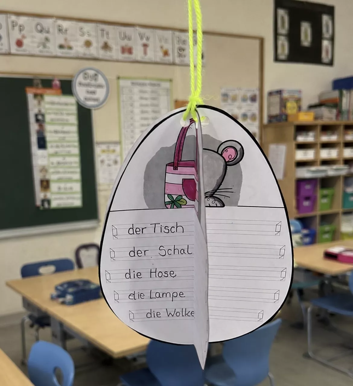 Bild in der Beschreibung des Unterrichtsmaterials Nomen entdecken & üben: 3D-Bastelanhänger + Schreibspaziergang (Deutsch Grundschule Klasse 1-2) von Fraulein_Lehrerin #1