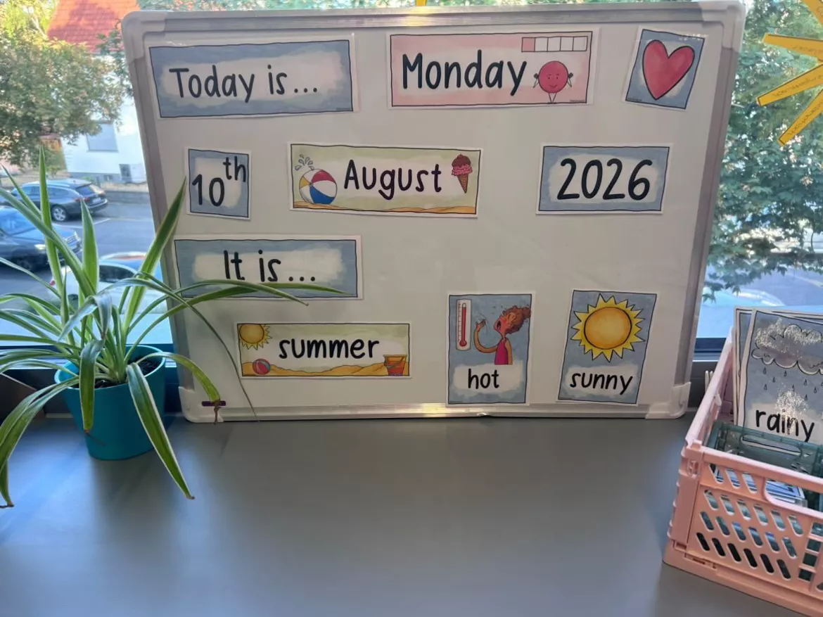 Bild in der Beschreibung des Unterrichtsmaterials Calendar & Weather Manager / Tafelkalender Englisch von Doodleteacher #1