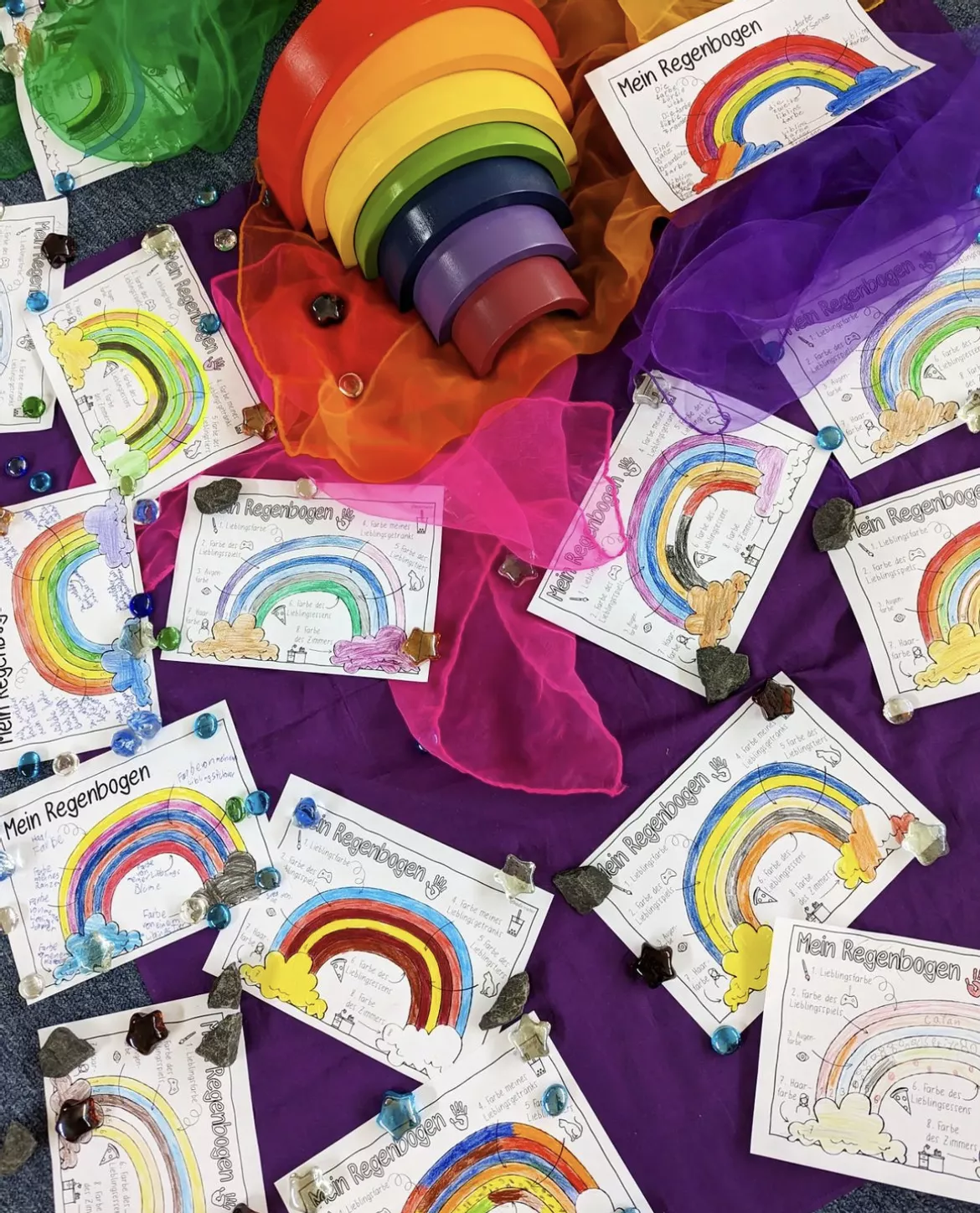 Bild in der Beschreibung des Unterrichtsmaterials Mein Regenbogen 🌈 - Kennenlernen Schuljahresanfang Steckbrief & Poster von Doodleteacher #2