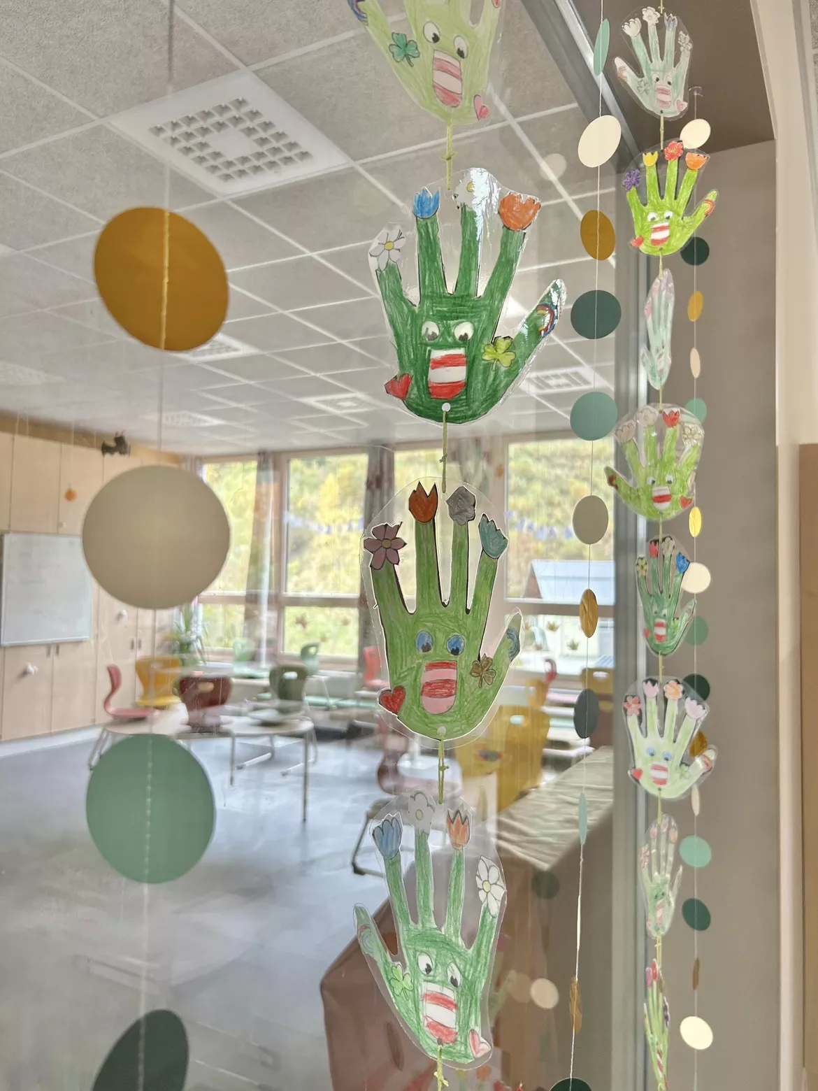 Bild in der Beschreibung des Unterrichtsmaterials WIR Monster: Kreative Bastelvorlage Grundschule von Doodleteacher #2
