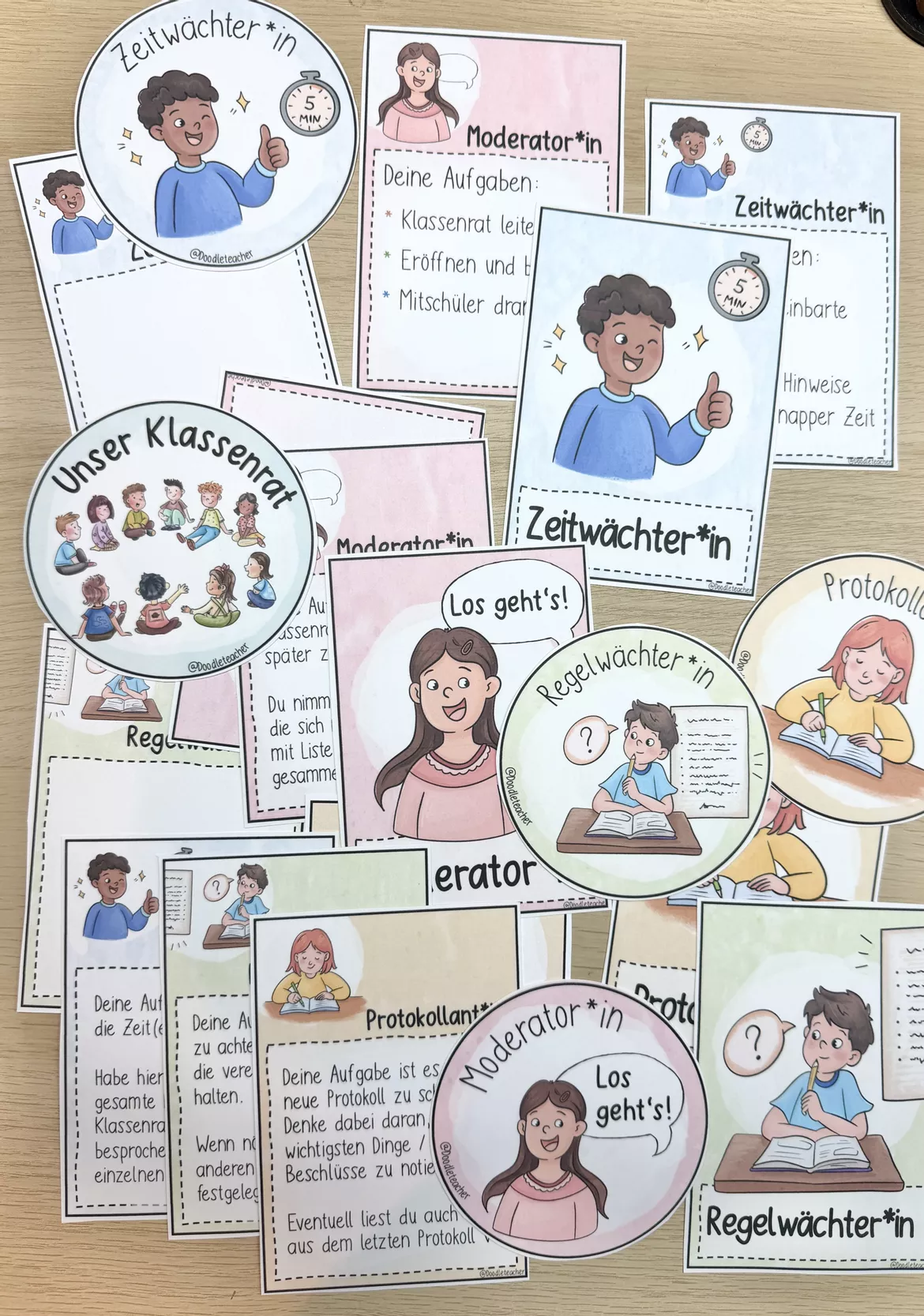 Bild in der Beschreibung des Unterrichtsmaterials Klassenrat - Ämter / Rollen - Infokarten & Schilder - Sek 1 von Doodleteacher #1