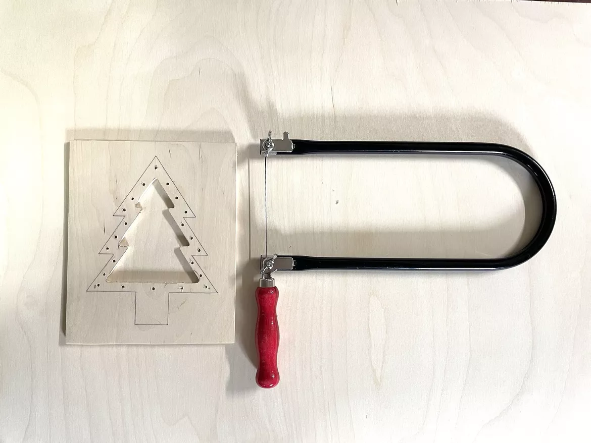 Bild in der Beschreibung des Unterrichtsmaterials Holzarbeit Tannenbaum besticken Werken Klasse 3 Klasse 4 von Clever Eule #4