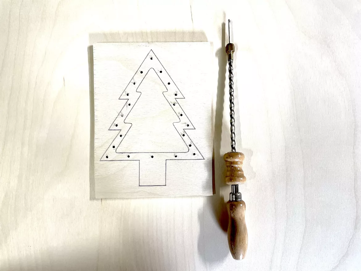 Bild in der Beschreibung des Unterrichtsmaterials Holzarbeit Tannenbaum besticken Werken Klasse 3 Klasse 4 von Clever Eule #2