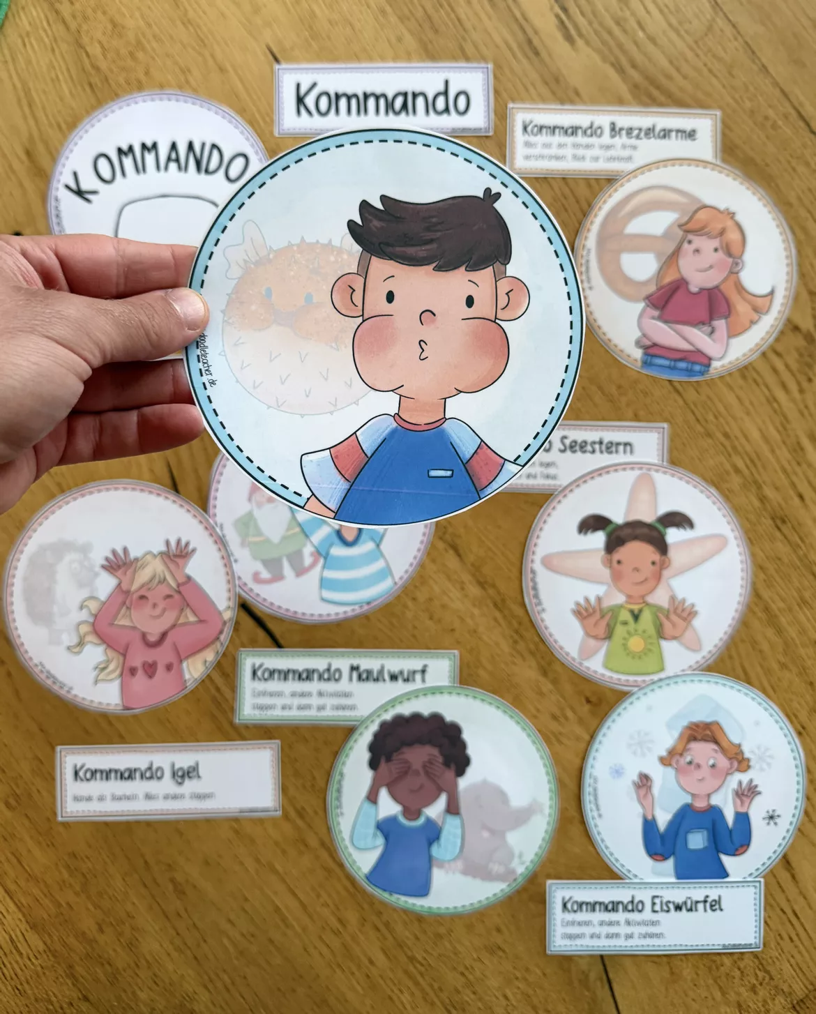 Bild in der Beschreibung des Unterrichtsmaterials 7 Kommandos (runde Schilder Set) - Ruhe & Aufmerksamkeit / Stille von Doodleteacher #1