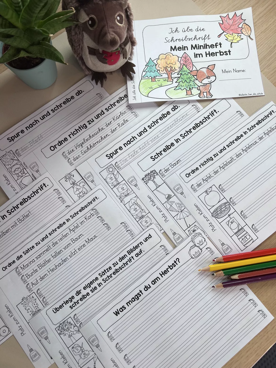 Bild in der Beschreibung des Unterrichtsmaterials Schreibschrift üben im Herbst - Miniheft / Abschreibheft für VA, SAS oder LA von allerlei_fuer_die_schule #2