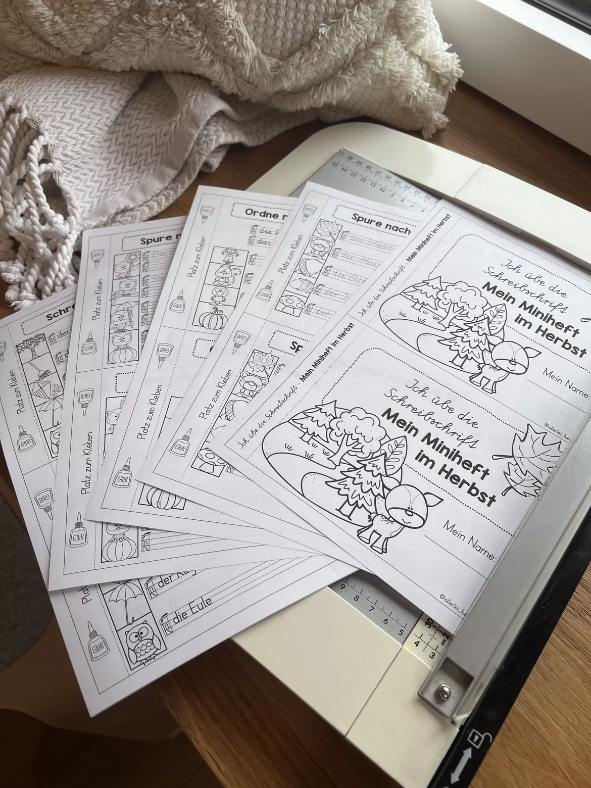 Bild in der Beschreibung des Unterrichtsmaterials Schreibschrift üben im Herbst - Miniheft / Abschreibheft für VA, SAS oder LA von allerlei_fuer_die_schule #3