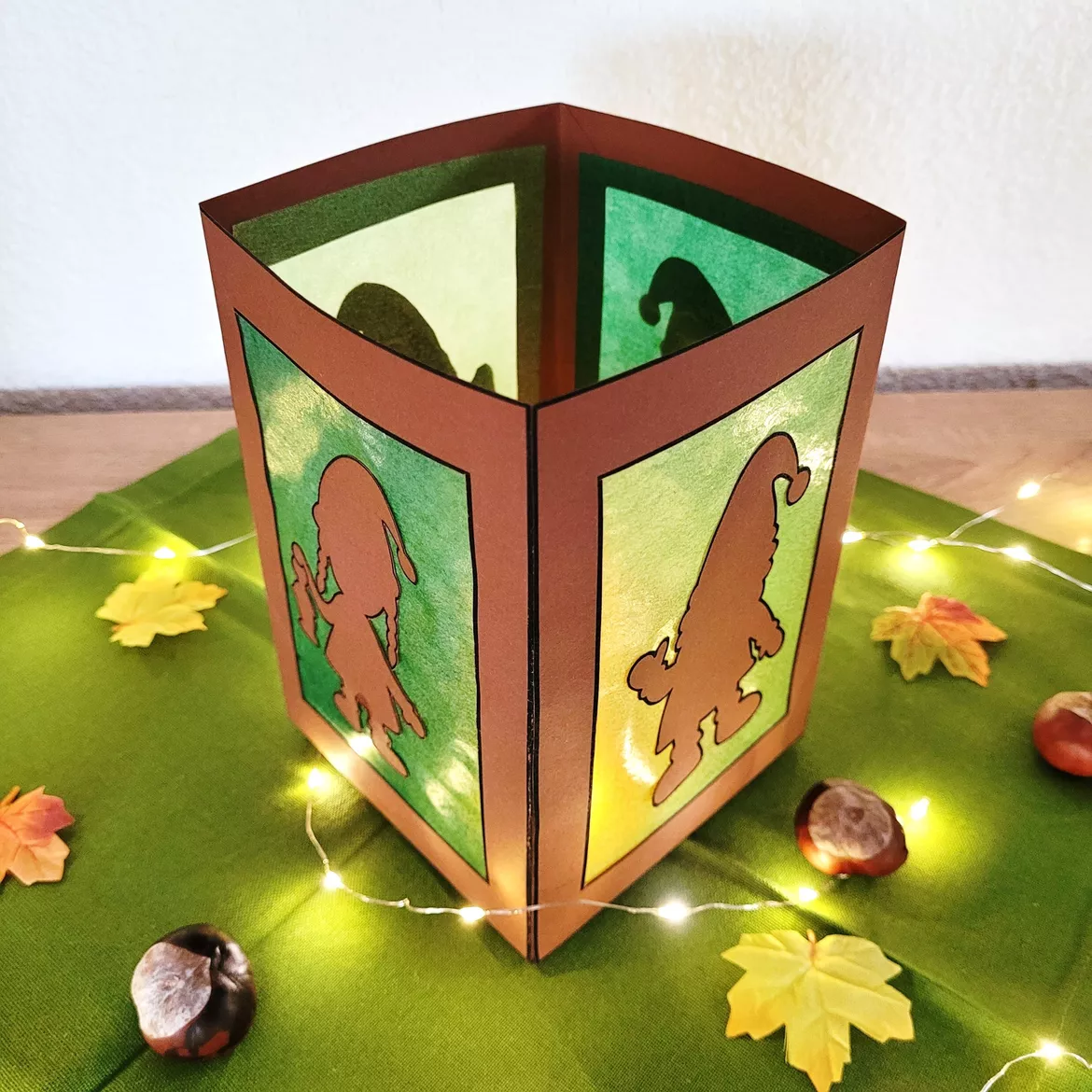Bild in der Beschreibung des Unterrichtsmaterials Kunst Herbst Klasse 1, 2, 3, 4 - Wichtel Tischlaterne basteln von Helles Köpfchen #2