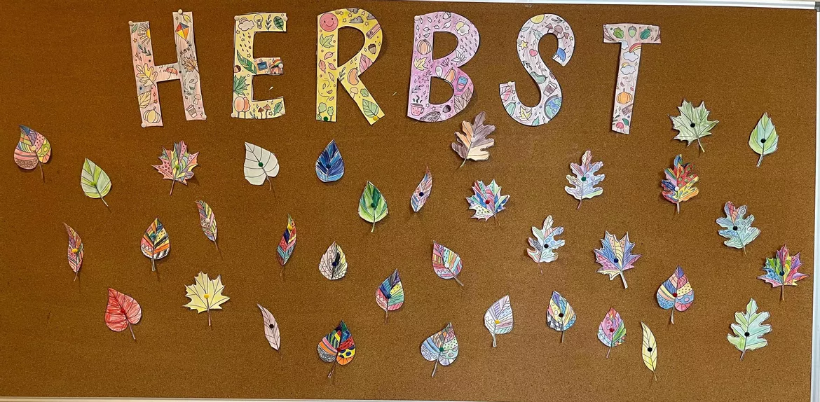 Bild in der Beschreibung des Unterrichtsmaterials Herbstblätter zum Ausmalen, Gestalten / Herbstdeko / Dekoration Herbstzeit von Doodleteacher #1