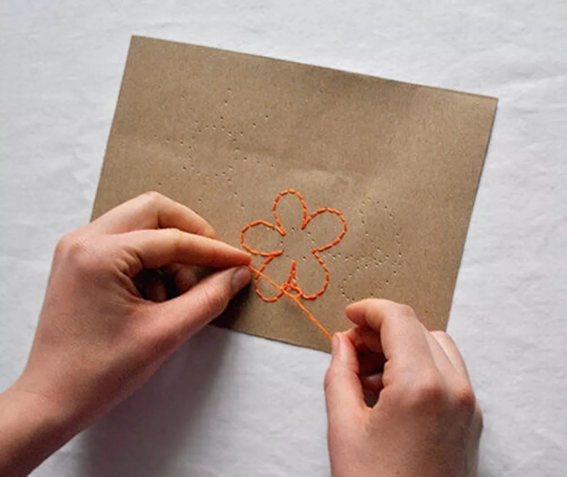 Bild in der Beschreibung des Unterrichtsmaterials Stickbilder Frühling - Stickvorlagen für Kinder von LABBÉ #8