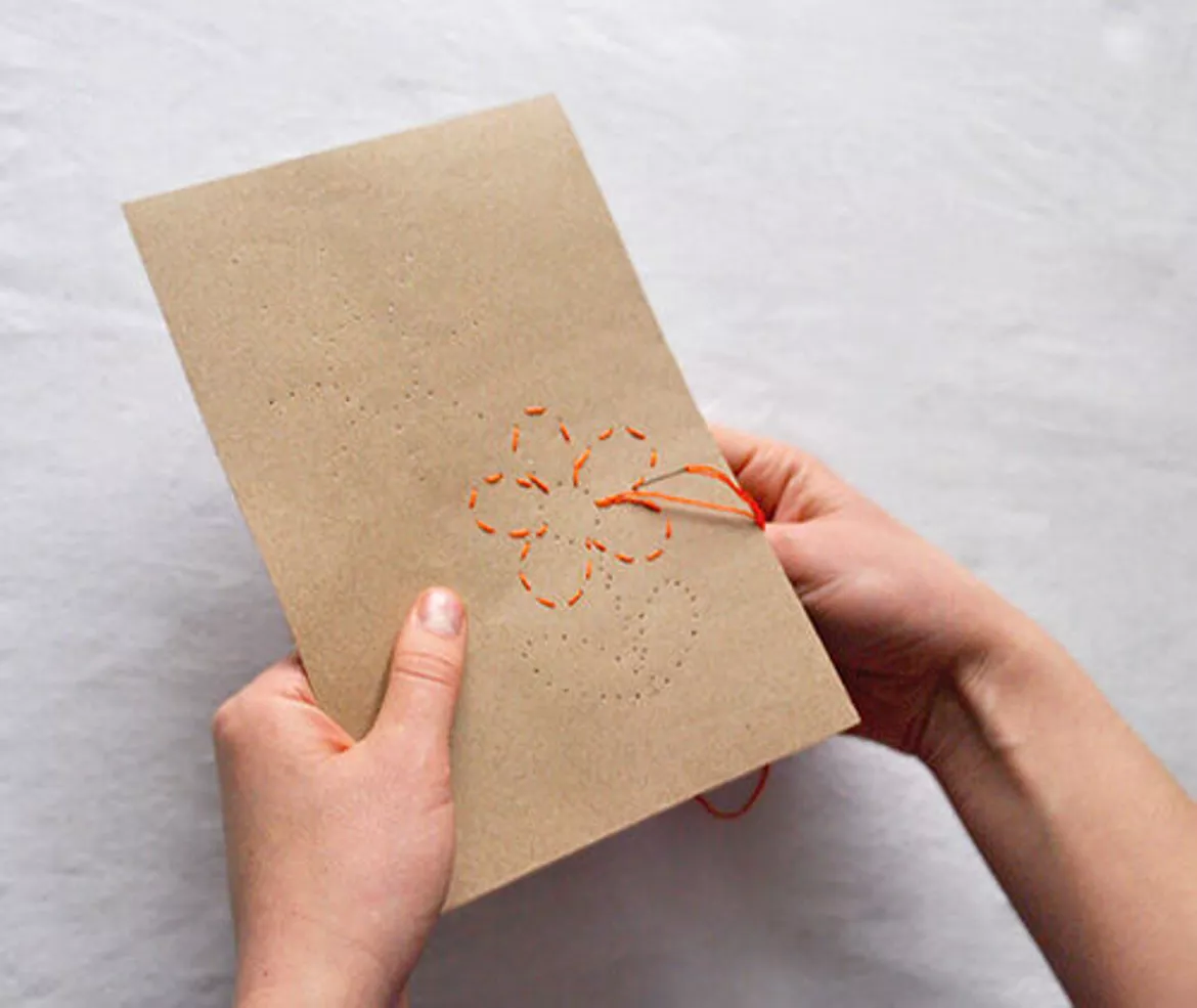 Bild in der Beschreibung des Unterrichtsmaterials Stickbilder Frühling - Stickvorlagen für Kinder von LABBÉ #7