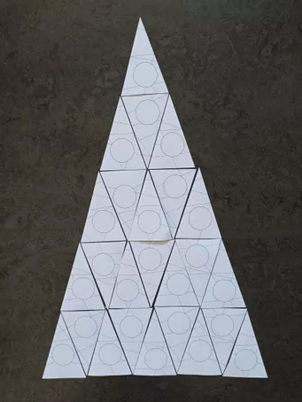 Bild in der Beschreibung des Unterrichtsmaterials Kooperativer Tannenbaum Kugeln von Lernspiele & Förderspiele #1