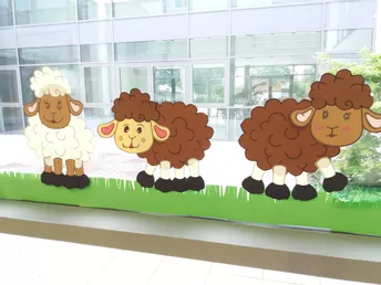 Bild in der Beschreibung des Unterrichtsmaterials Schafe basteln als Fensterbild - Kunst in Kindergarten und Grundschule - Sommer Frühling Herbst Bauernhof - einfacher Schnitt von Wolkenland.Graphics #2
