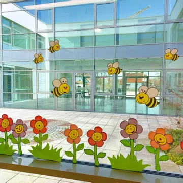 Bild in der Beschreibung des Unterrichtsmaterials Blumen Muttertagsgeschenk : Fensterbild & Bastelvorlage Kunstunterricht Klasse 1-4 (Muttertag basteln / Happy Flowers / Wiese) von Wolkenland.Graphics #1