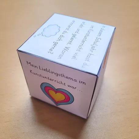 Bild in der Beschreibung des Unterrichtsmaterials Kunst Reflexion Schuljahresende – Klassenwürfel von Helles Köpfchen #2