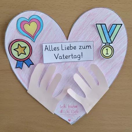 Bild in der Beschreibung des Unterrichtsmaterials Vatertag – Geschenk Papa Opa – Bastelvorlage Herzkarte von Helles Köpfchen #1