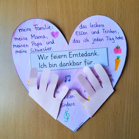 Bild in der Beschreibung des Unterrichtsmaterials Religion Dankbarkeit & Erntedank / Danke-Herz basteln von Helles Köpfchen #1