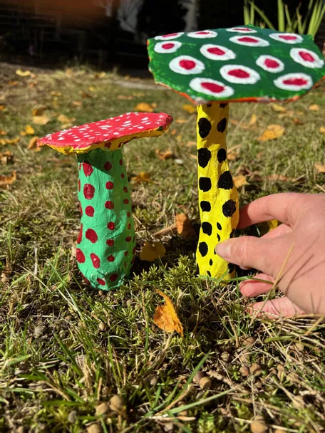 Bild in der Beschreibung des Unterrichtsmaterials Yayoi Kusama Kunstprojekt - Pilze aus Pappmaschee von Odd Bird & Company #2