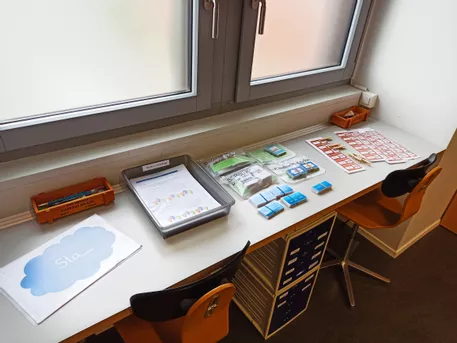 Bild in der Beschreibung des Unterrichtsmaterials Regelgeleitete Rechtschreibförderung, riesiges Materialpaket: theoriebasierter, differenzierter Lehrgang zu Vokallänge, Schärfungen/Dopplungen & Dehnungen (inkl. Masterarbeit dazu) mit 23 Spielen, als Werkstatt durchführbar von Lernspiele & Förderspiele #1
