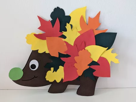 Bild in der Beschreibung des Unterrichtsmaterials 🦔 Igel mit Herbstblättern basteln | Bastelvorlage für den Herbst von JBC Kids #1