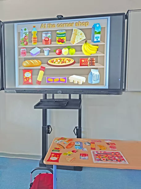 Bild in der Beschreibung des Unterrichtsmaterials Grocery shopping / At the corner shop: role play / dialogue (Paket) von Mission Education #1