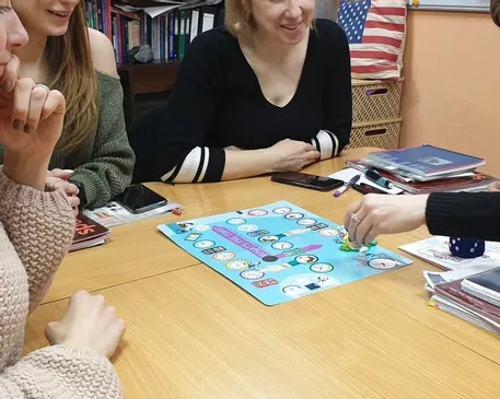 Bild in der Beschreibung des Unterrichtsmaterials Time Board Game 2in1 von Language Stuff #2