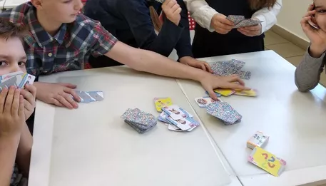 Bild in der Beschreibung des Unterrichtsmaterials Degrees of Comparison Card Game von Language Stuff #4