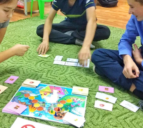 Bild in der Beschreibung des Unterrichtsmaterials Article Board Game von Language Stuff #2