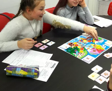 Bild in der Beschreibung des Unterrichtsmaterials Article Board Game von Language Stuff #3