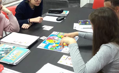 Bild in der Beschreibung des Unterrichtsmaterials Article Board Game von Language Stuff #4