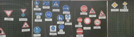 Bild in der Beschreibung des Unterrichtsmaterials Wichtige Verkehrszeichen für Radfahrer von Madame Plume #1