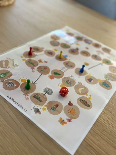 Bild in der Beschreibung des Unterrichtsmaterials FRÜHLING - Wortschatz - Leiterspiel von Die Schuleria #1