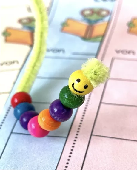 Bild in der Beschreibung des Unterrichtsmaterials Leseraupe - Lesekönig und Lesekönigin - Material zur Förderung der Lesemotivation von alleslachbar #2
