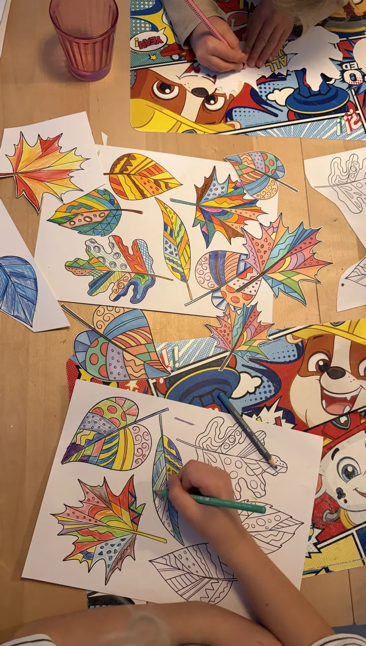 Bild in der Beschreibung des Unterrichtsmaterials Herbstblätter zum Ausmalen, Gestalten / Herbstdeko / Dekoration Herbstzeit von Doodleteacher #1