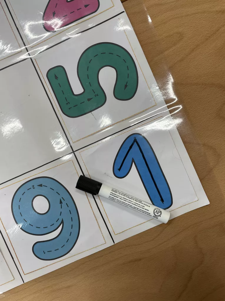 Bild in der Beschreibung des Unterrichtsmaterials Materialpaket analoges Programmieren Buchstaben & Zahlen von Frau Werkkoffer #1