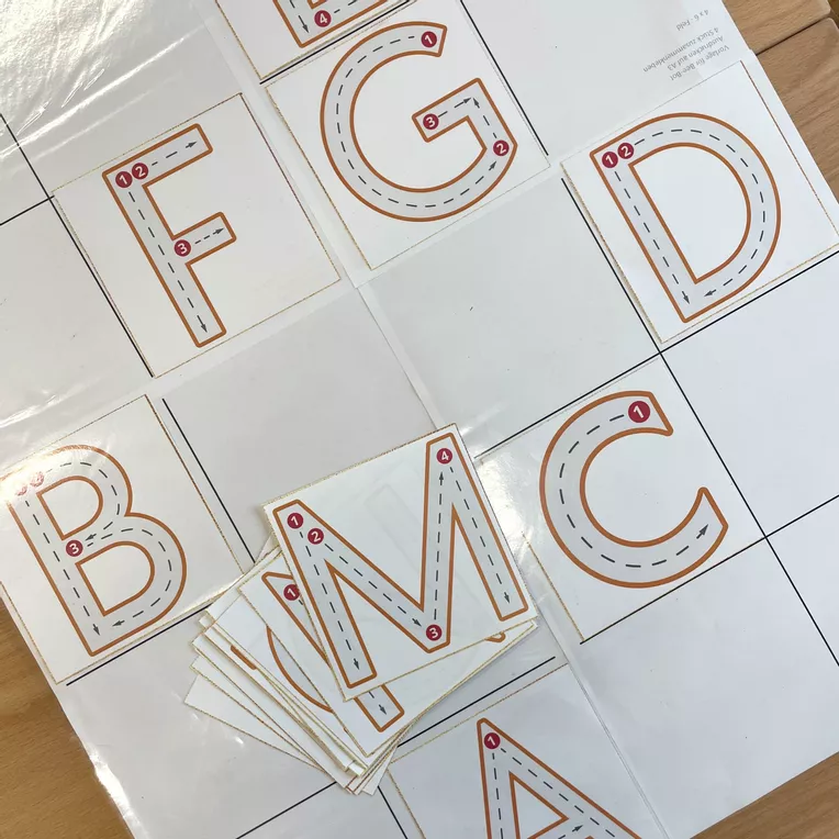 Bild in der Beschreibung des Unterrichtsmaterials Materialpaket analoges Programmieren Buchstaben & Zahlen von Frau Werkkoffer #2