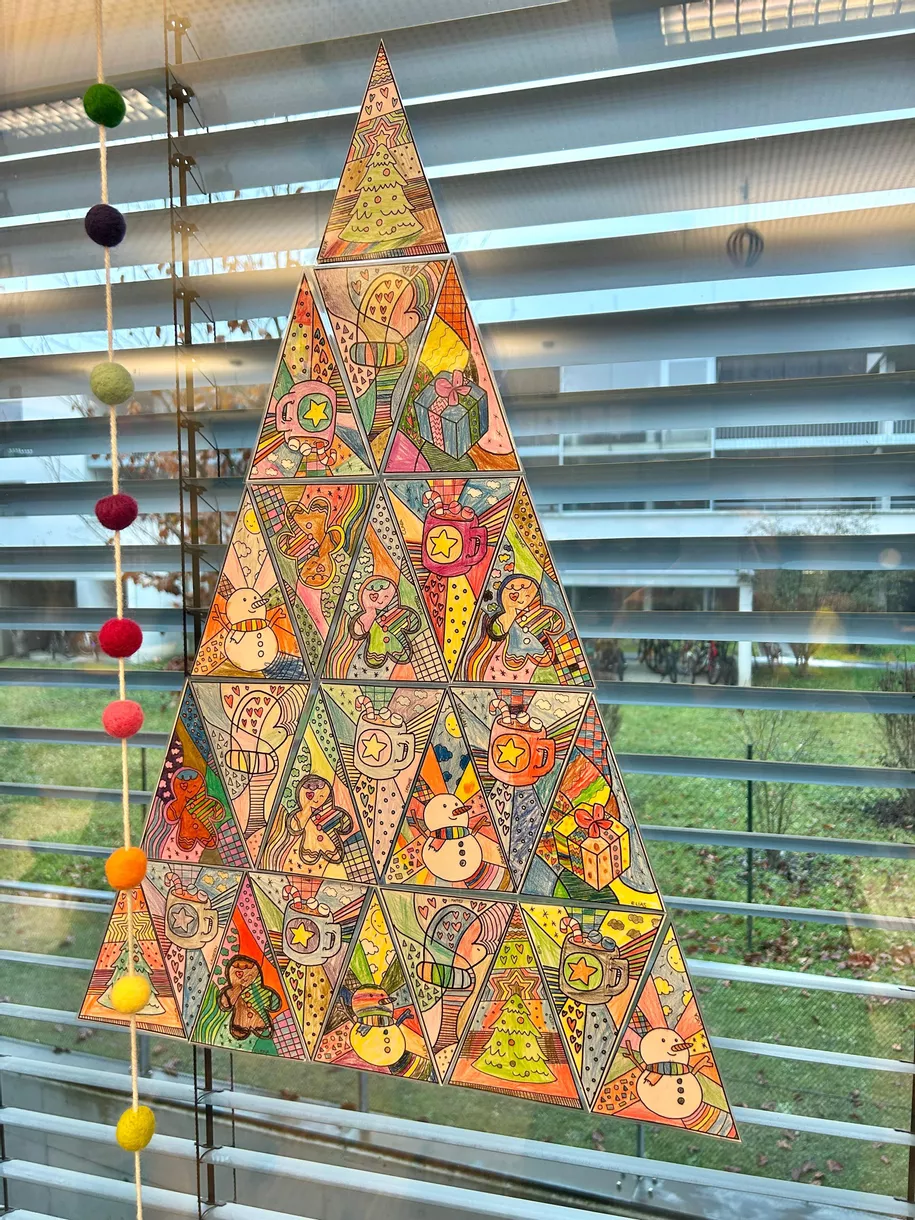 Bild in der Beschreibung des Unterrichtsmaterials Kooperativer Tannenbaum - Ausmalbilder / Pop-Art Weihnachten von Doodleteacher #1