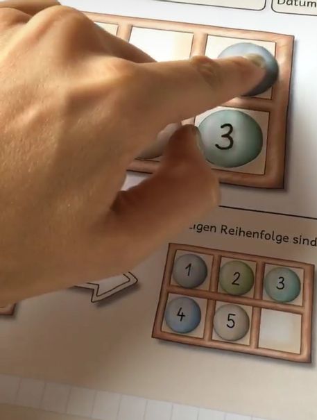 Bild in der Beschreibung des Unterrichtsmaterials Murmeln schieben - Übungen Ziffern schreiben durch Murmeln schieben von DieGrundschulkiste #1