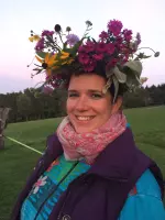 Frau Regenbogenfeder